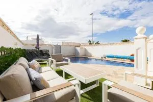 Villa with private pool - Avileses