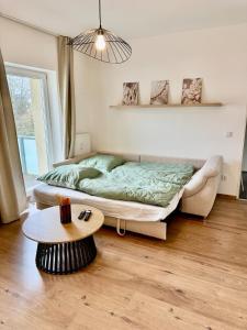 FeWo-Palmtrees 3 - Große und moderne 2 Zimmerwohnung mit Süd-West Balkon in Gladbeck-Mitte nähe Movie Park und Arena AufSchalke