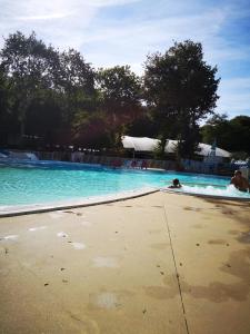 Maisons de vacances Bungalow confortable a Saint-Brevin-les-Pins avec piscine, 40 m² : photos des chambres