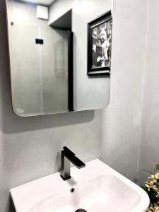 Fully Refurbed 2025 Central London 1 minute to Old Street Station