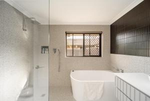 Little Coastal Boho Home - Neverending Summer Fun near Themeparks & close to M1 exit