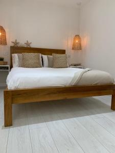 Ocean Drive Deluxe Apartment Continental Breakfast & Tray