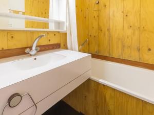 Appartement fonctionnel proche pistes, balcon vue vallée, 67 personnes - FR-1-181-2511