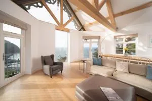 Ocean Penthouse, Contemporary Apt, Sleeps 6, Balcony and Terrace, Parking - Countisbury