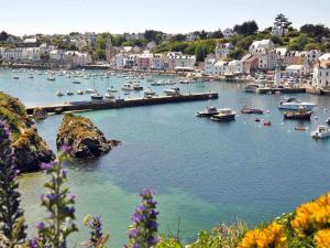 Maisons de vacances Maison cosy avec jardin, centre de Sauzon, 200m du port, 3 chambres, WiFi, terrasse et barbecue - FR-1-418-211 : Maison de Vacances