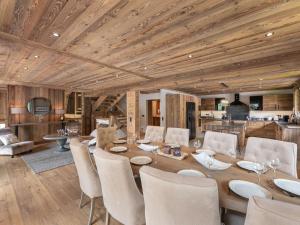 Chalet de luxe avec espace bien-être, 5 chambres ensuite, cinéma, proche Megève - FR-1-569-81