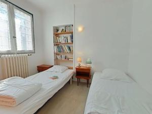 Maisons de vacances Maison calme proche centre-ville, 3 chambres, jardin, 1,2 km de la plage - Saint-Gilles-Croix-de-Vie - FR-1-224-338 : photos des chambres