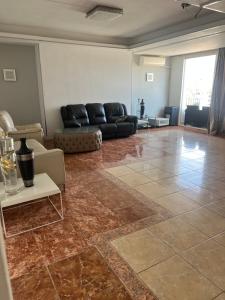 Huge penthouse with private suites shared terrace and kitchen BEST VIEWS