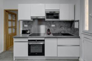 Méricourt Suite, Place de la République