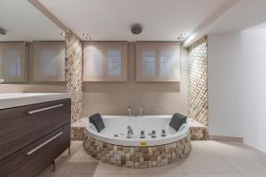 Heart of Cannes Luxury Stay - Steps from Beach & Palais