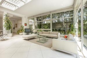 Heart of Cannes Luxury Stay - Steps from Beach & Palais