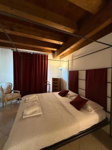 Molino Stucky Chimera - Canal View