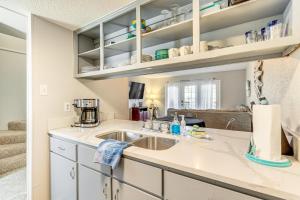 4 Mi to Greers Ferry Lake Condo with Deck and Balcony