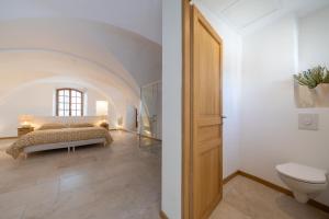 Villas Exceptionnel - Couvent entierement renove - classe Patrimoine - Piscine, au calme et a 100 m du coeur de l-Isle : photos des chambres