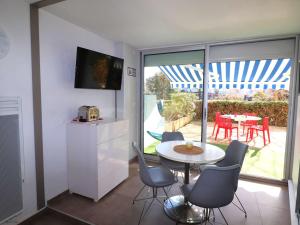 2 Pièces avec Grande Terrasse, Climatisation, Piscine et Parking au Grau-du-Roi - FR-1-307-139