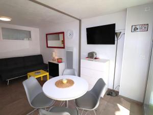 2 Pièces avec Grande Terrasse, Climatisation, Piscine et Parking au Grau-du-Roi - FR-1-307-139