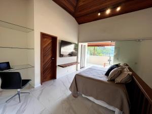 Cobertura de luxo de 3 a 4 quartos, 4 a 5 banos, ate 7 p