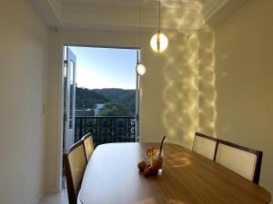 Cobertura de luxo de 3 a 4 quartos, 4 a 5 banos, ate 7 p