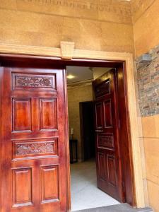 فيلا فرش فندقي في الشيخ زايد رقم الهاتف صفر صفر اتنين صفر واحد واحد صفر اتنين أربعه ثلاثه صفر 222