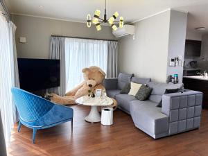 霜月simotsuki 最大10人 寝室3 無料駐車場2台分 24Hスーパー1 分 地下鉄心斎橋難波日本橋10分 最寄駅3分