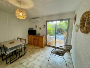 PORTISSOL T1 RDJ CLIM PARKING PRIVATIF 300m PLAGE