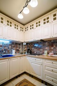 The QUARK Modern Designed 2BR Central Apartment