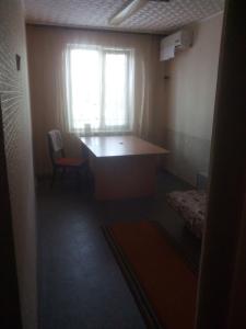 Окрема кімната без підселення в трикімнатній квартирі біля метро Оболонь