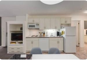 Modern Condo Dream at Fairmont