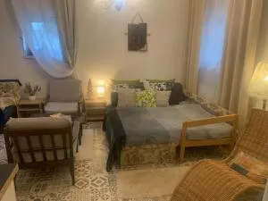 Samostatné FAMILY STUDIO v suteréne s terasou a záhradou - Lučatín