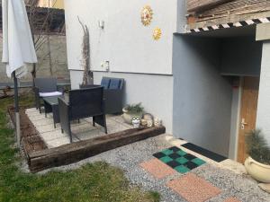 Samostatné FAMILY STUDIO v suteréne s terasou a záhradou