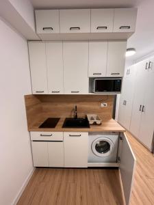 Studio la 4 minute de plajă