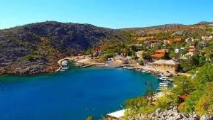 RELAXED PLACE by the sea - Pandžinac