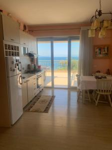 Two Bedroom Lakeview Apartment Pogradec