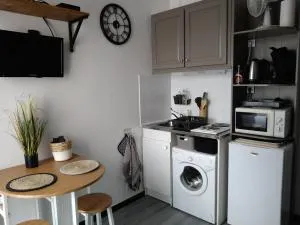 Petit studio en bord de mer avec parking et WI-FI - Parsac