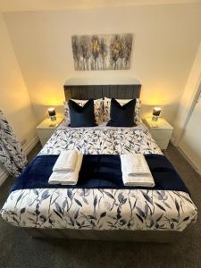 Kilmartin Court Apartments - No3 By The Sea & No2 With A View - free parking