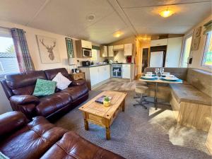 Lovely Hot Tub Caravan in Northumberland, Free Golf Access, Dog Friendly