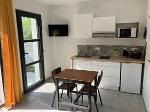 Maisons de vacances Petite maison 2 personnes a Crach avec jardin ombrage : photos des chambres