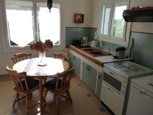 Maisons de vacances Evasion aux Caraibes Bretonnes - Votre havre de paix a Perros Guirec : photos des chambres