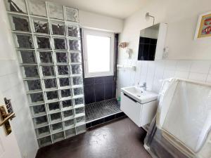 Appartement 2 chambres avec balcon, à 100m de la plage - FR-1-675-14