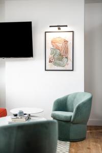 Stylish-5bed-5bath-FreeParking-By FabAccommodation