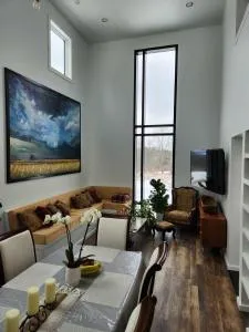 the Sugar Cube, a stunning, spacious, and modern villa with an orchard maze - 伊萨卡