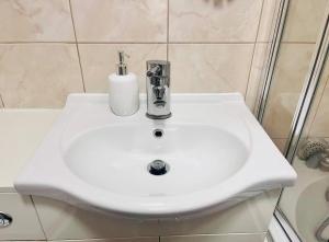 Detached Three Bedroom House in Ashford Secure Area