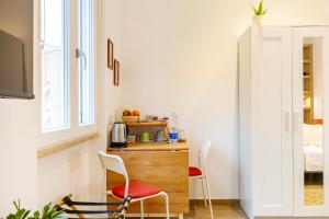 Luminosa camera con bagno privato interno - vicina alla metro