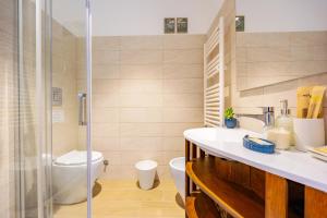 Luminosa camera con bagno privato interno - vicina alla metro