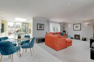 Charming Home Close to it All - 赫恩