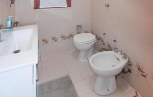 2 Bedroom Cozy Home In Is Molas img12