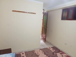 HOSPEDAJE ALVARADO - Matrimonial - 301 - Bueno Bonito y Barato