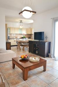 Cozy Sea View Home in Drios, Near Beaches and Shops