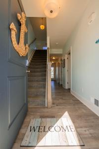 Anchors Away - Waterfront, Pet Friendly, Pools!