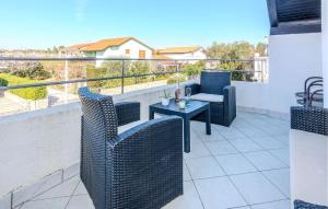 Lovely Apartment In Vir With Wifi